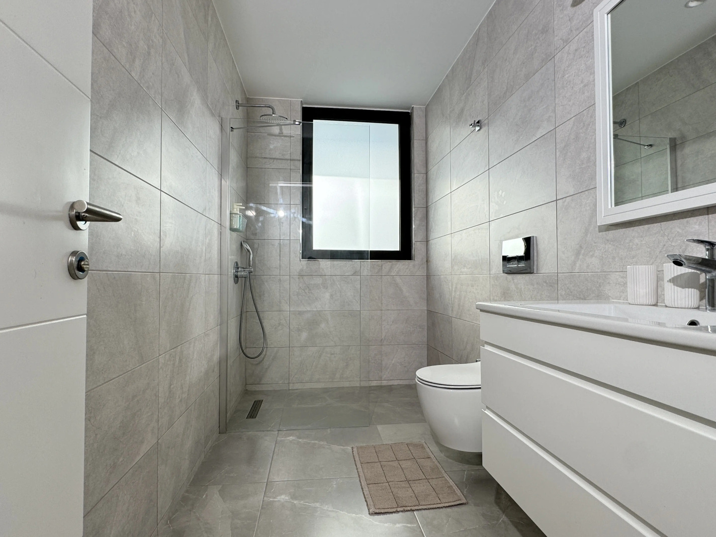 Бунгало Современное бунгало на берегу Средиземного моря