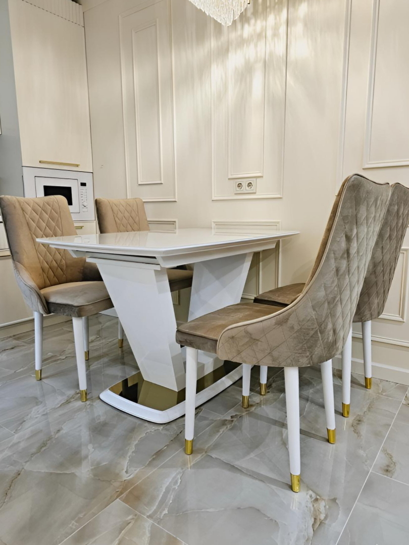 Апартаменты Шикарная Квартира в Стиле Неоклассика с Видом на Горы