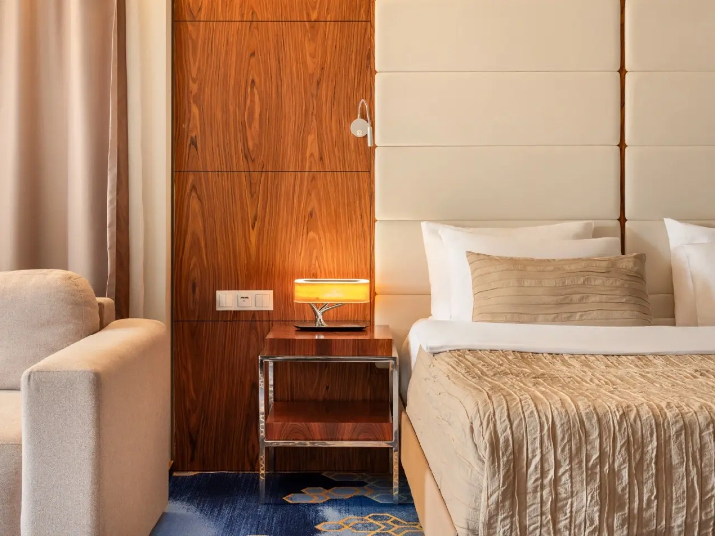 Отель V Hotel&Rooftop Lounge