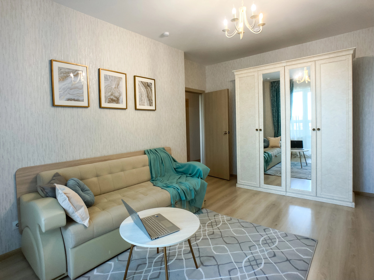 Apart59 | Классические двухкомнатные апартаменты SHARMAN с камином