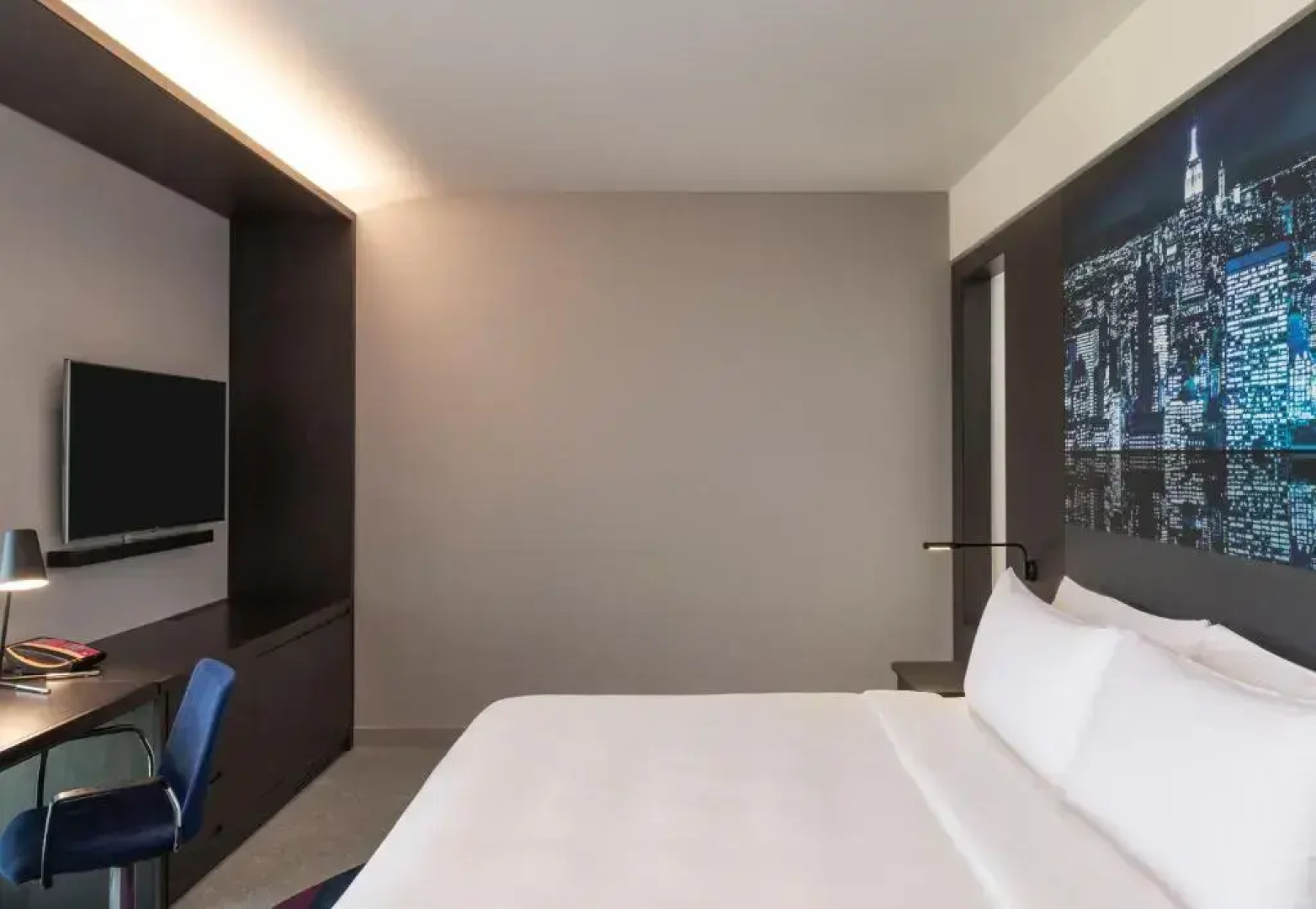 Отель Aloft Dubai Creek