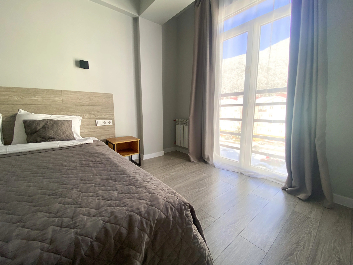 Квартира с отдельной спальней вблизи подъемника