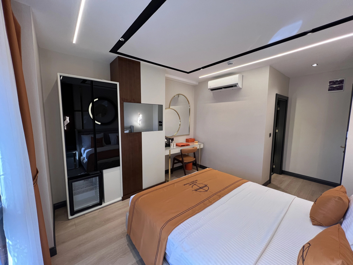 Hotel Elysian Airport