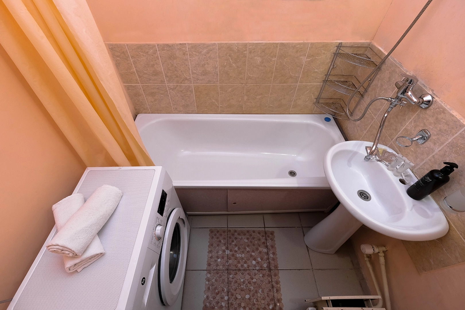 Квартира рядом с Мнтк им. Федорова и Ск Заря