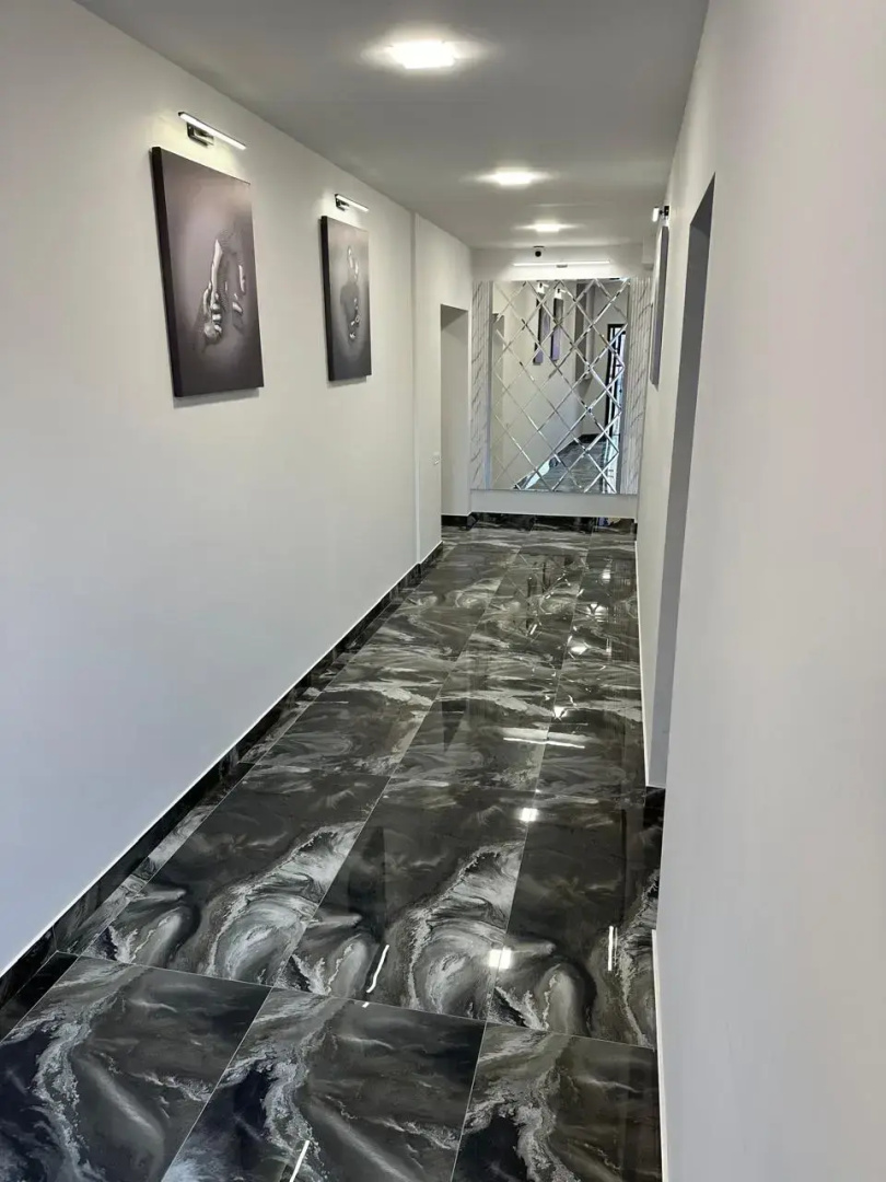Отель Luxe Plaza