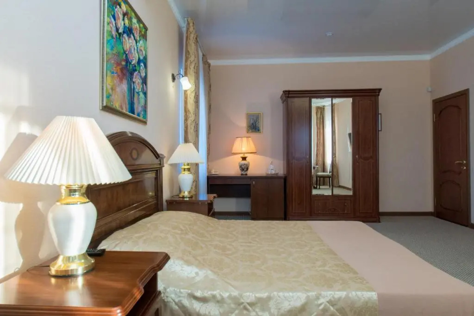 Отель Виноград