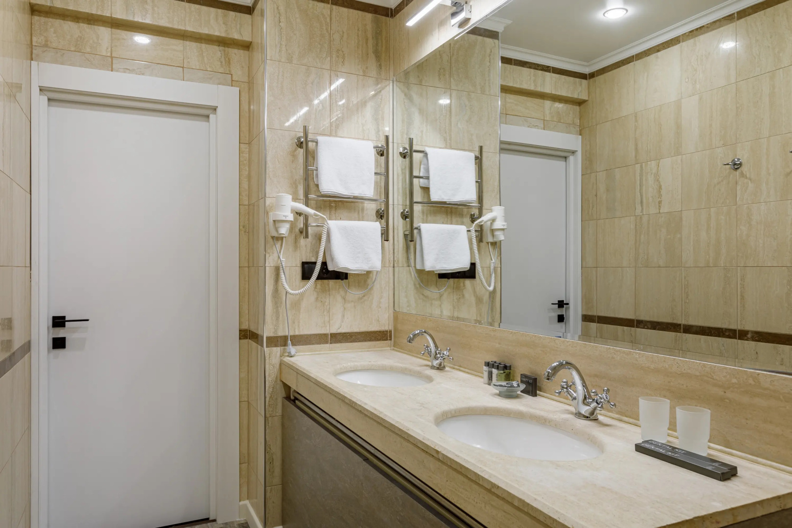 Отель Луна и лотос