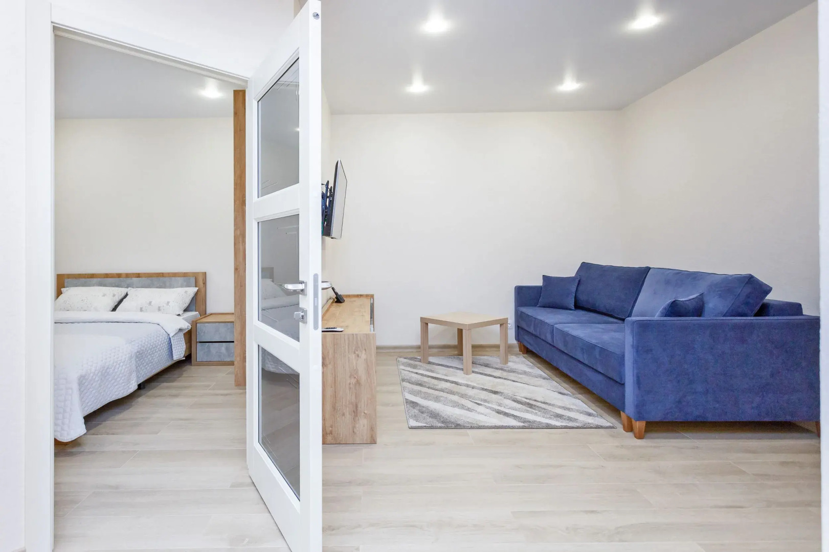 Квартира на сутки Парк Челюскинцев Метро в шаговой доступности Кухня объединена с жилой зоной Отдельная спальня Wi-Fi Самозаселение