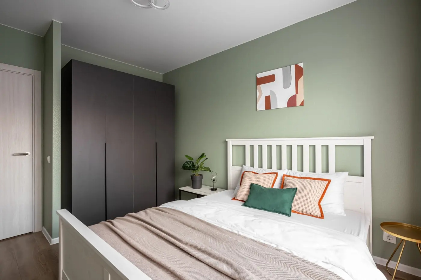 Квартира Просторная Четырехкомнатная у Метро Окская