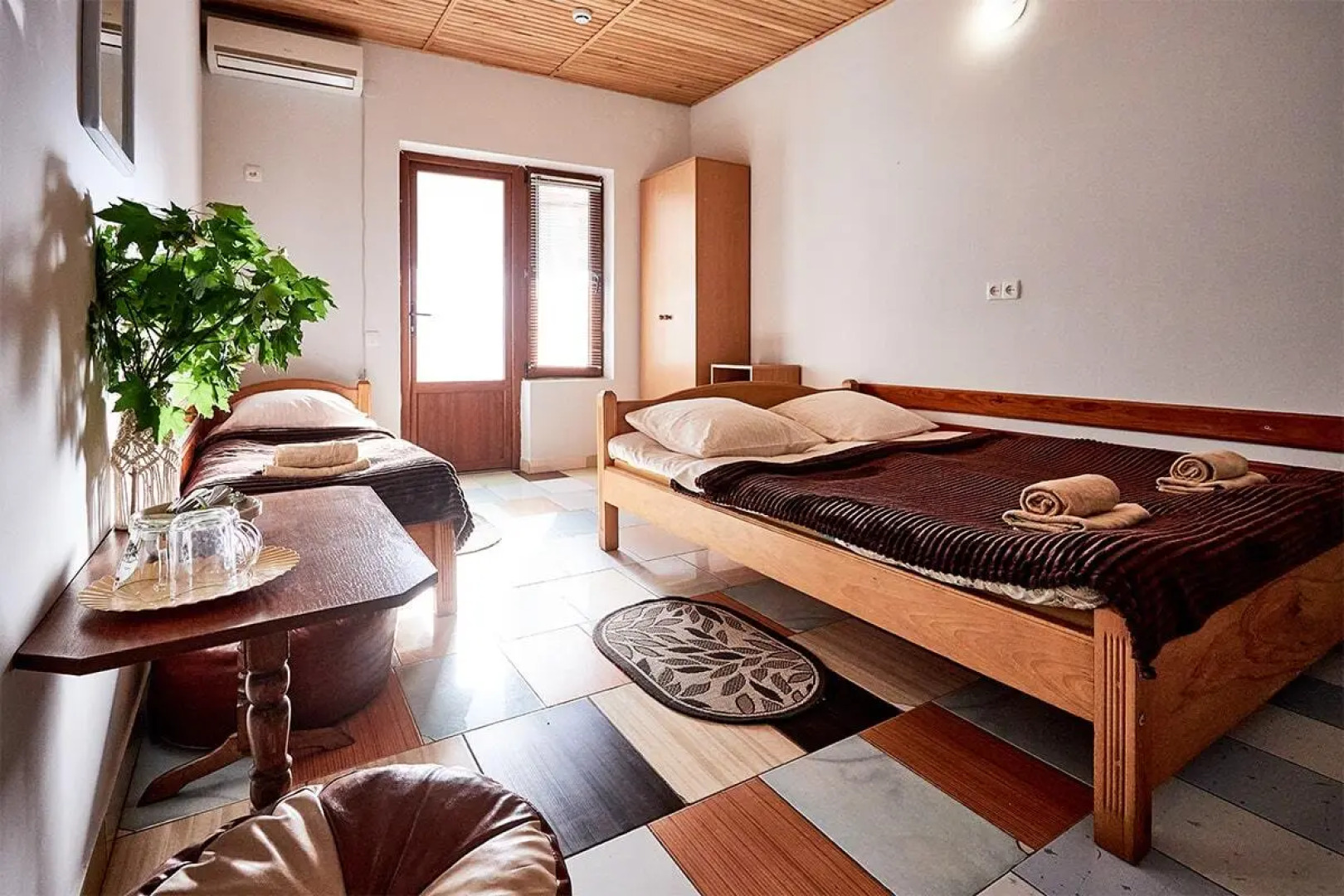 Отель Белый