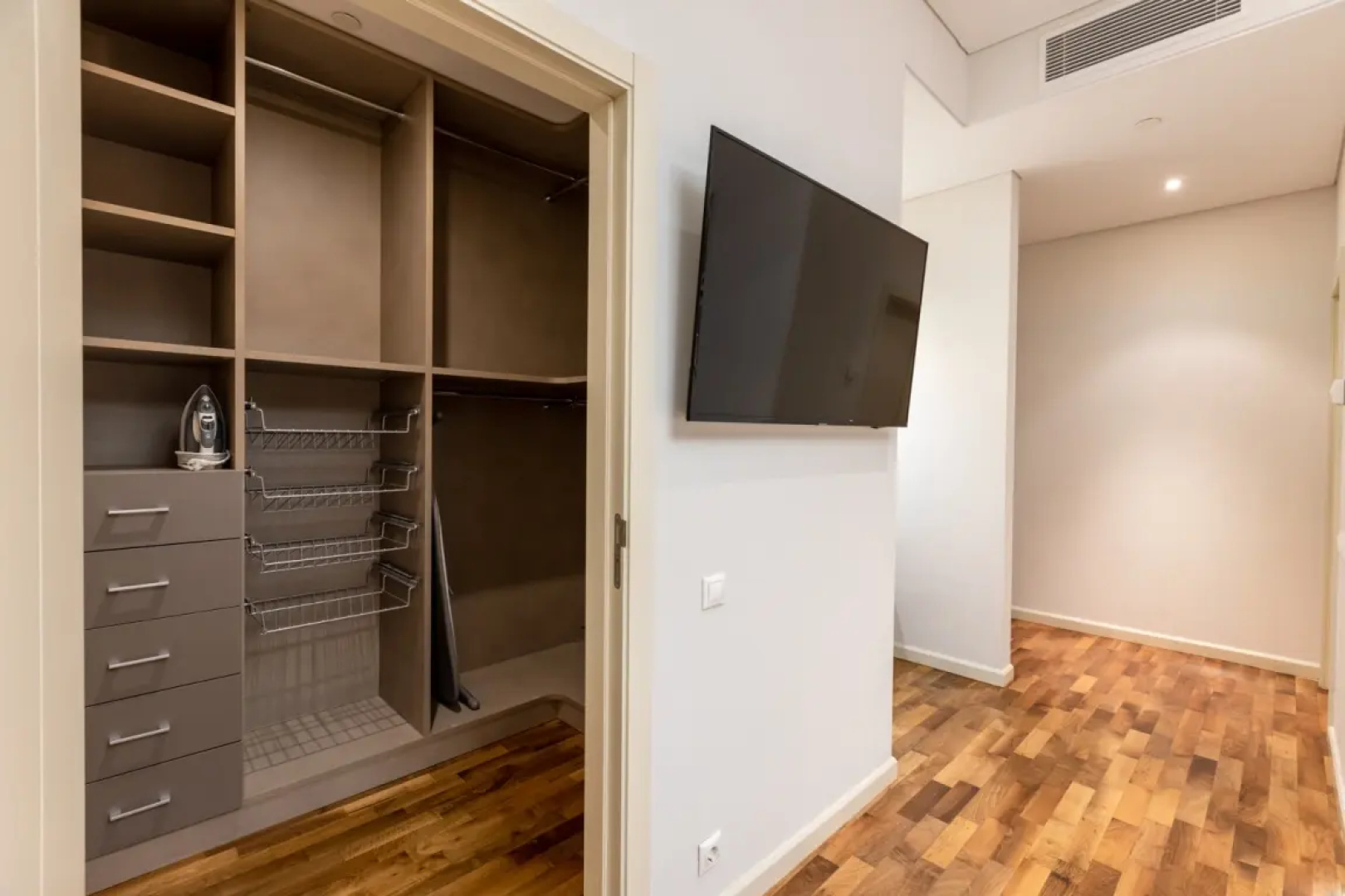 Rockmond 61 Junior Suite 1