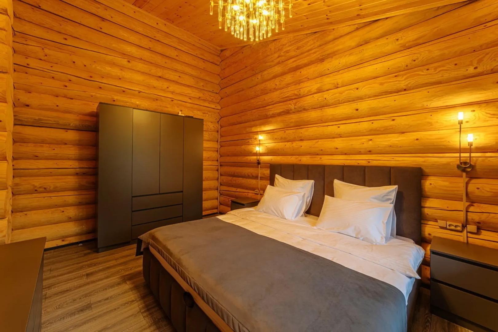 Частный дом в поселке Разливы-1, 8Б