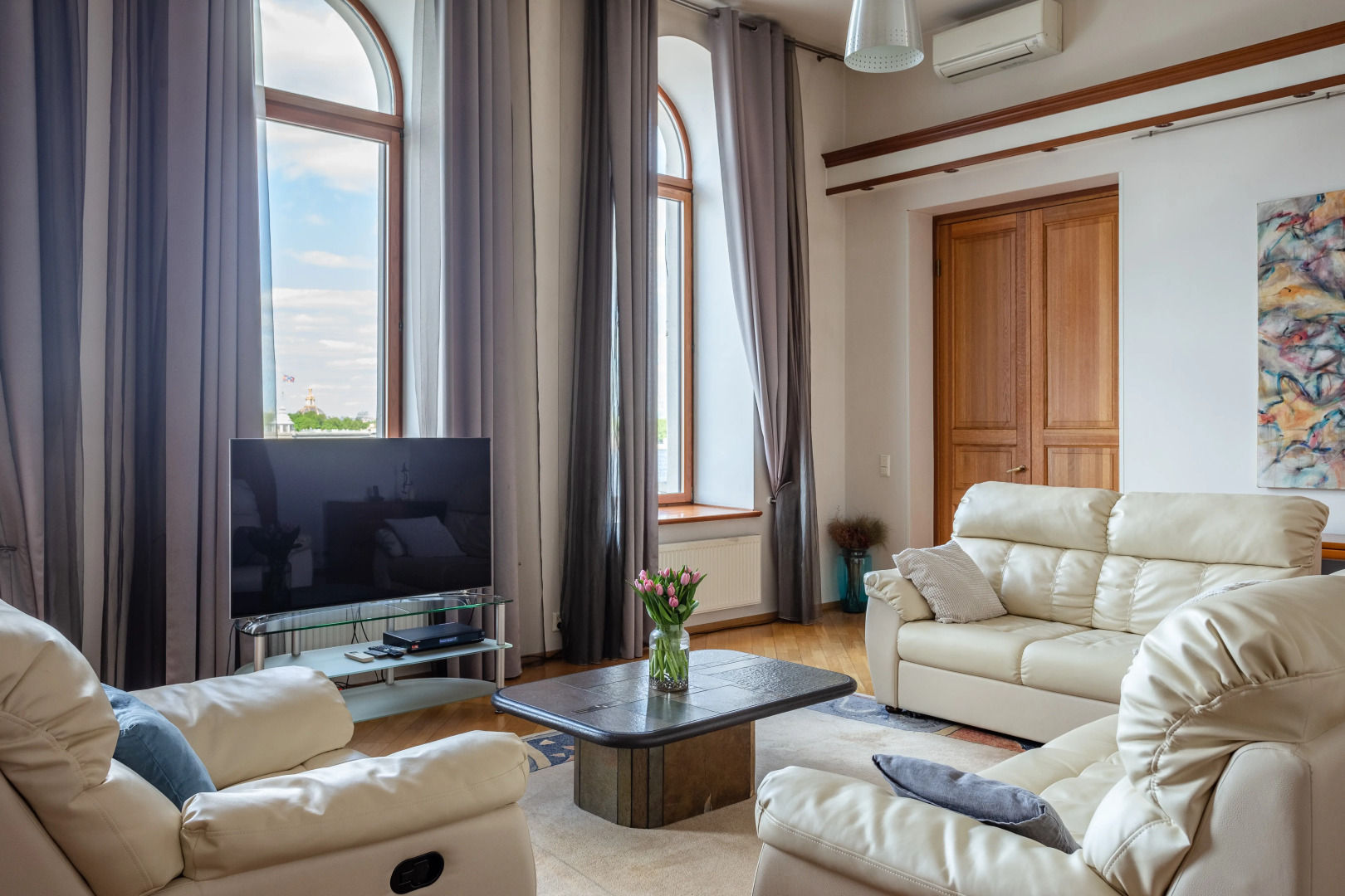 Апартаменты Art Home у Эрмитажа 7 комнат с видом на Неву