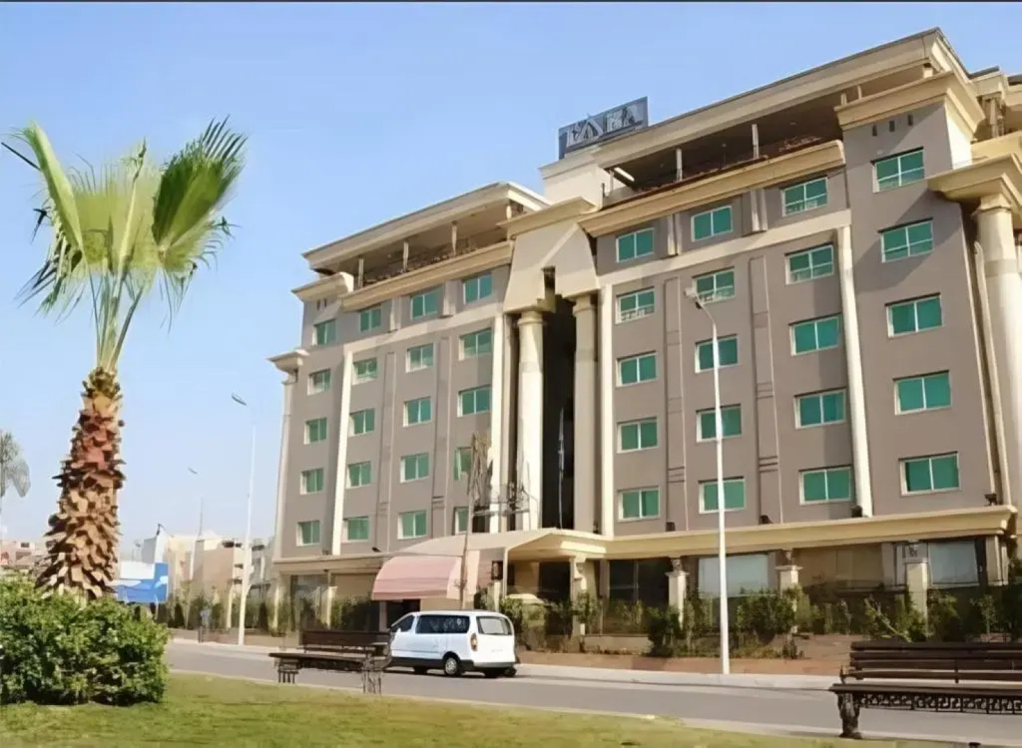 Отель Aura Inn Tiba Pyramids