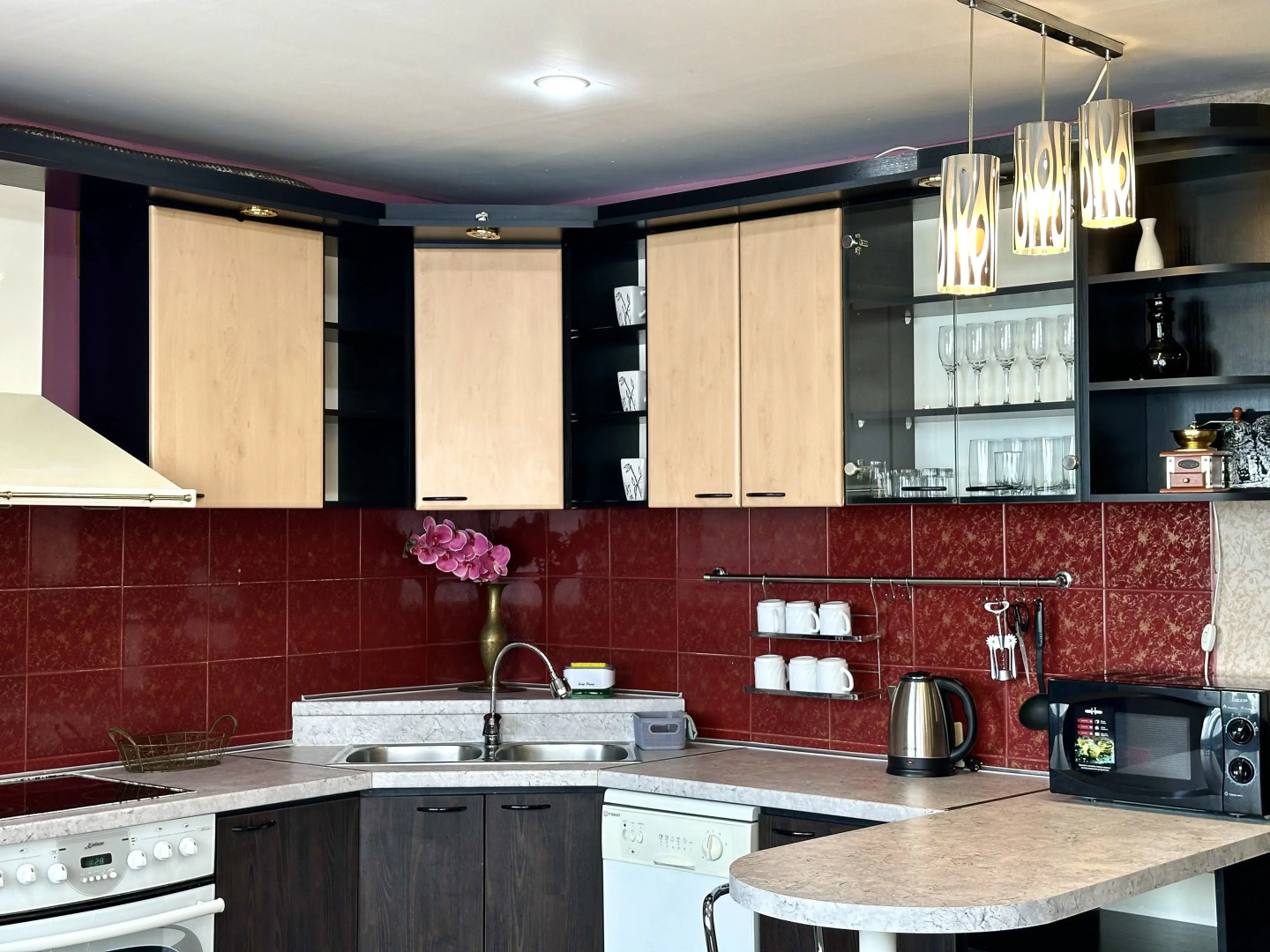 Апартаменты 3х комн на Бестужева 15 в 10 минутах от ЖД вокзала