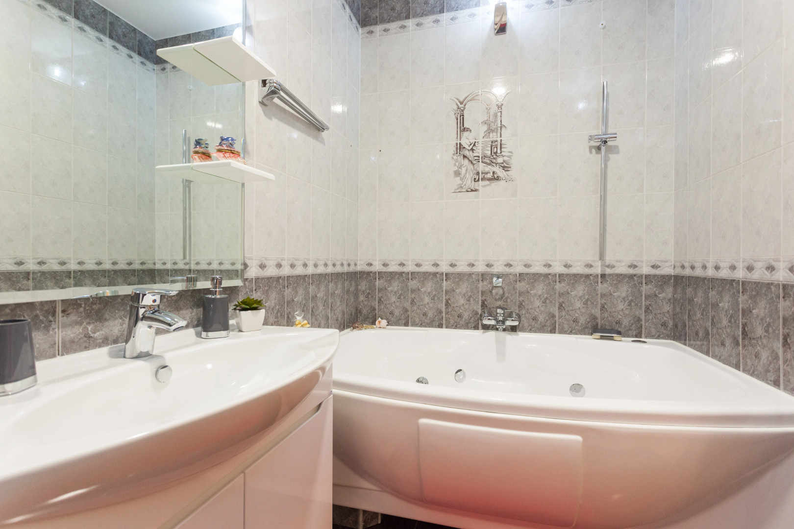 Апартаменты двухкомнатные экстра-люкс в центре