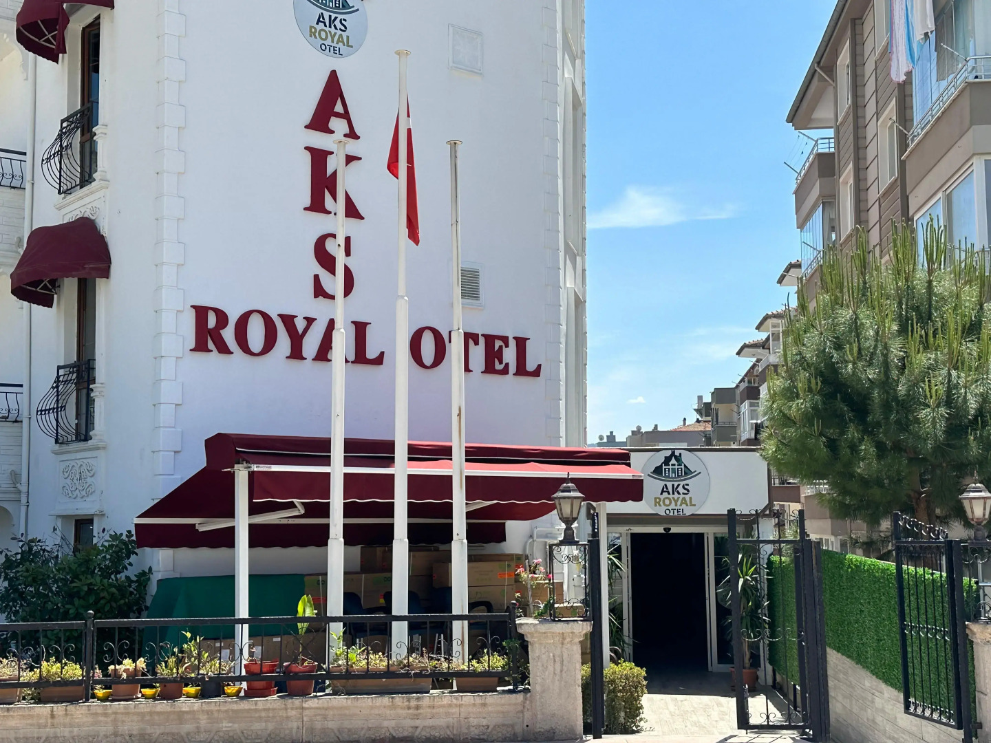 AKS Royal Otel