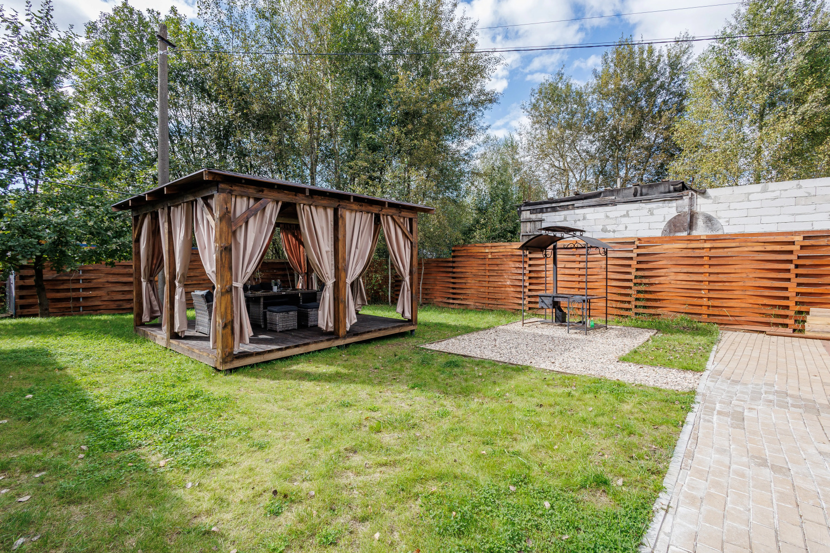 Частный дом Дом с 2-мя спальнями у дубового леса