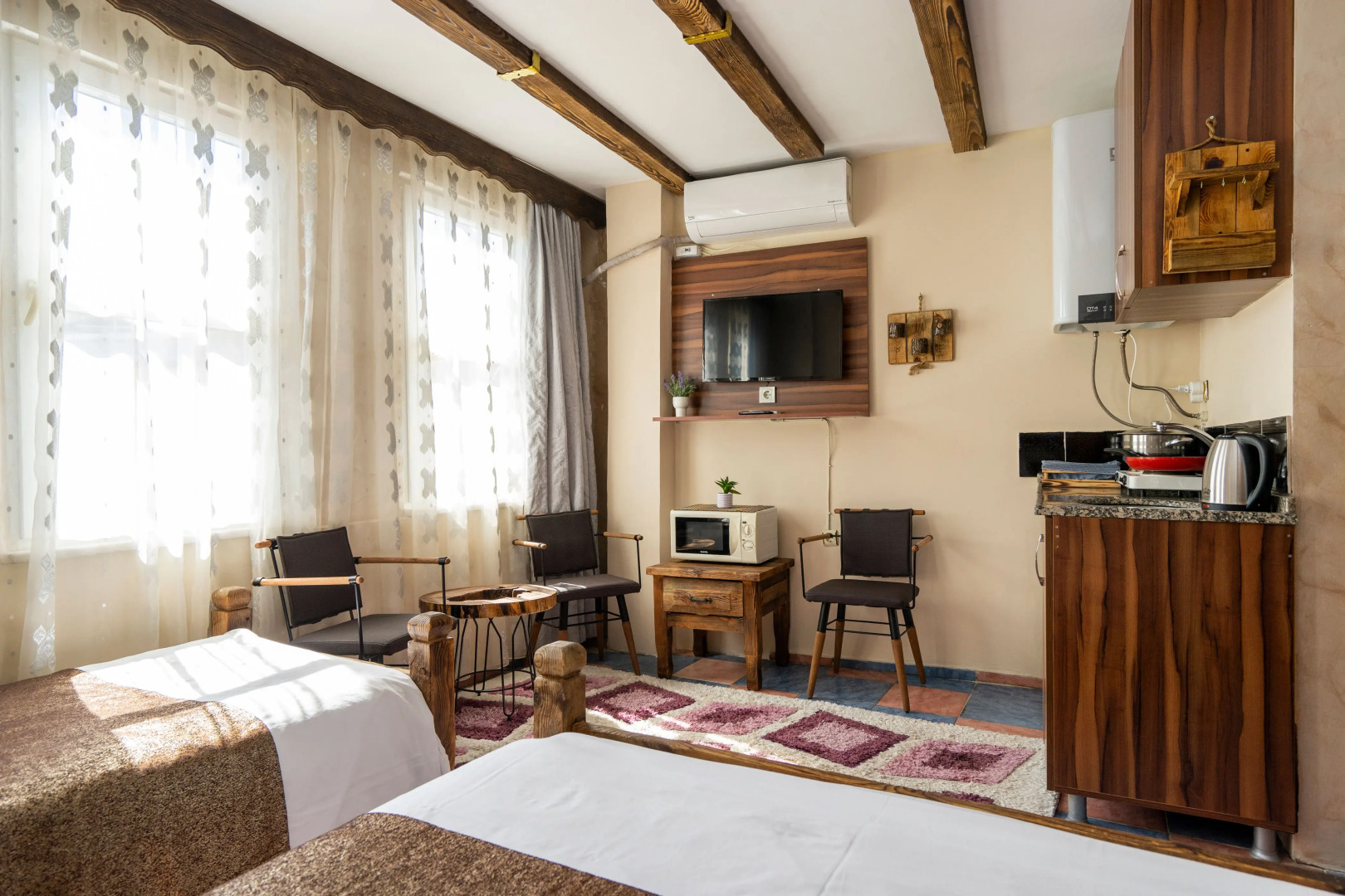 Pi Home & Apartments