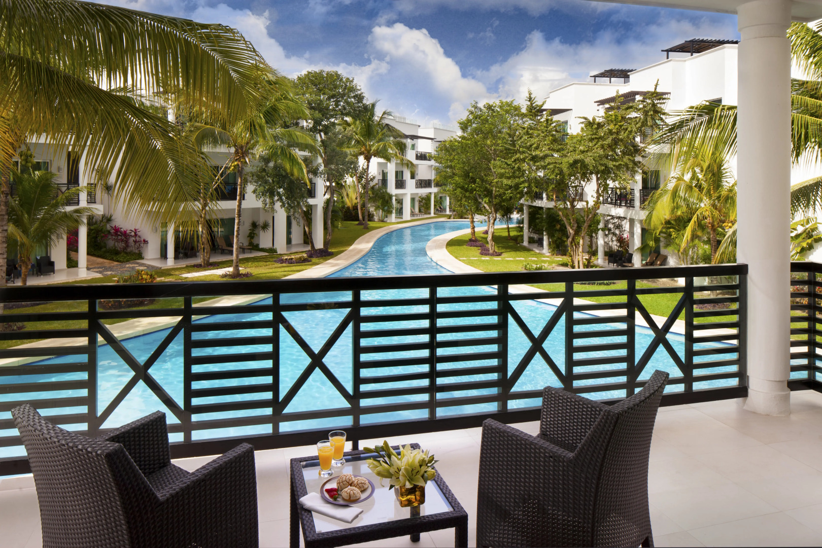 Отель Residences at the Fives