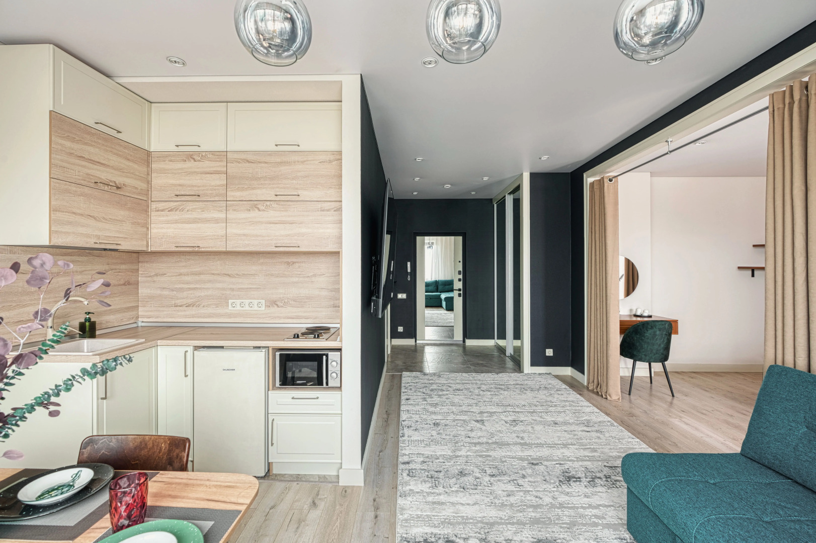 Апартаменты 36. Самый центр. Вид на город и горы. Идеально для командированных и туристов.