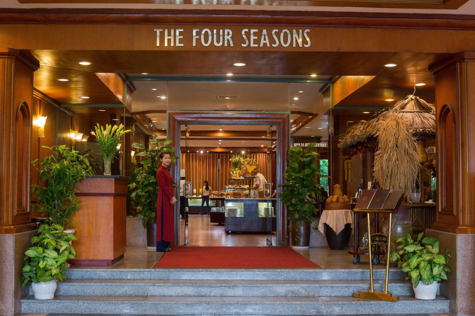 Отель Halong Plaza