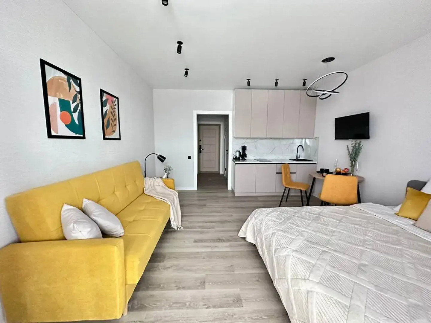 Апартаменты Йорт студия в жк Бизнес Класса Уникум