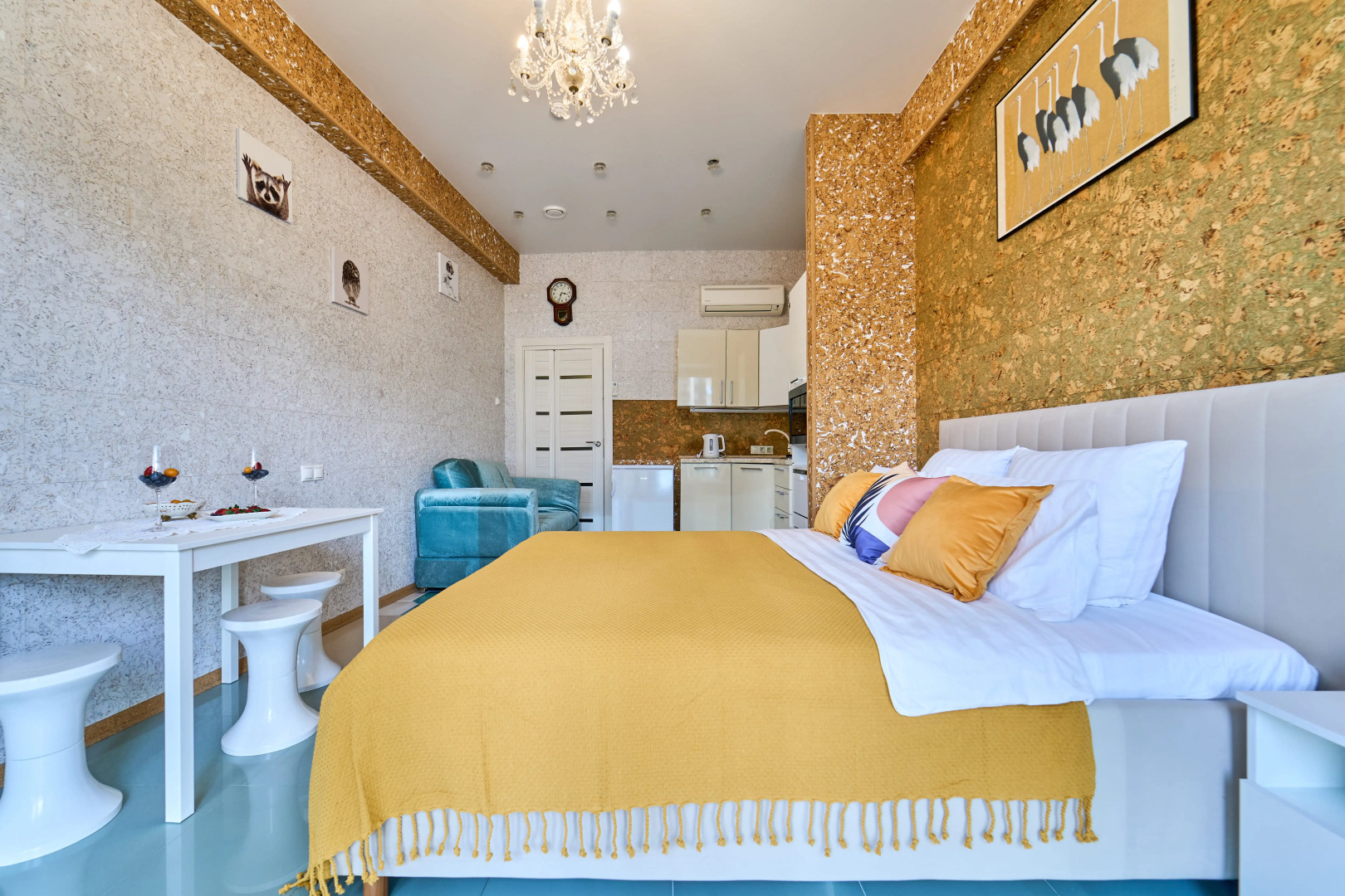 Апартаменты с бассейном Актёр Гелакси