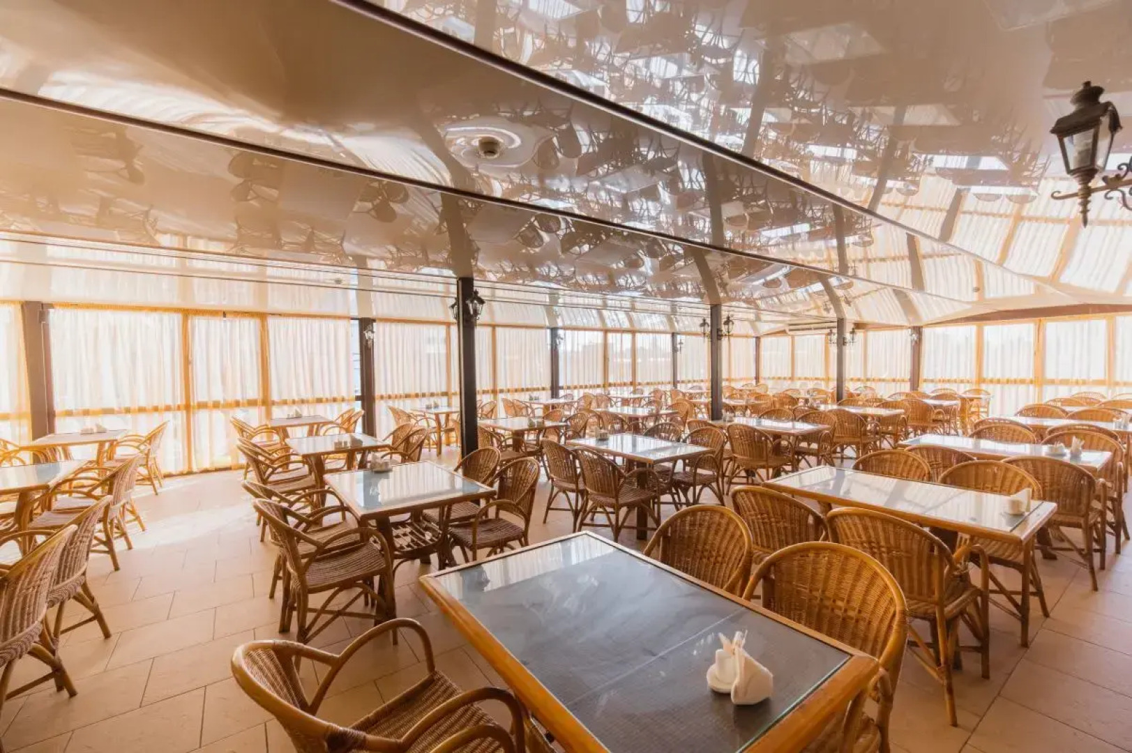 Отель Меридиан Плаза