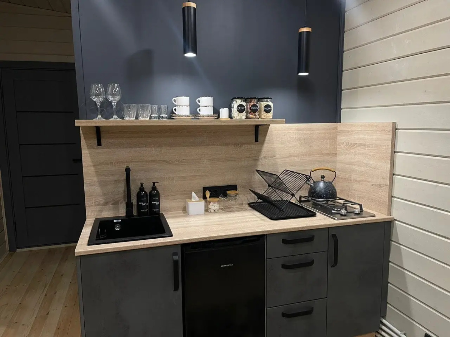 Гостевой Дом Дом для 4-х с Видом на Озеро