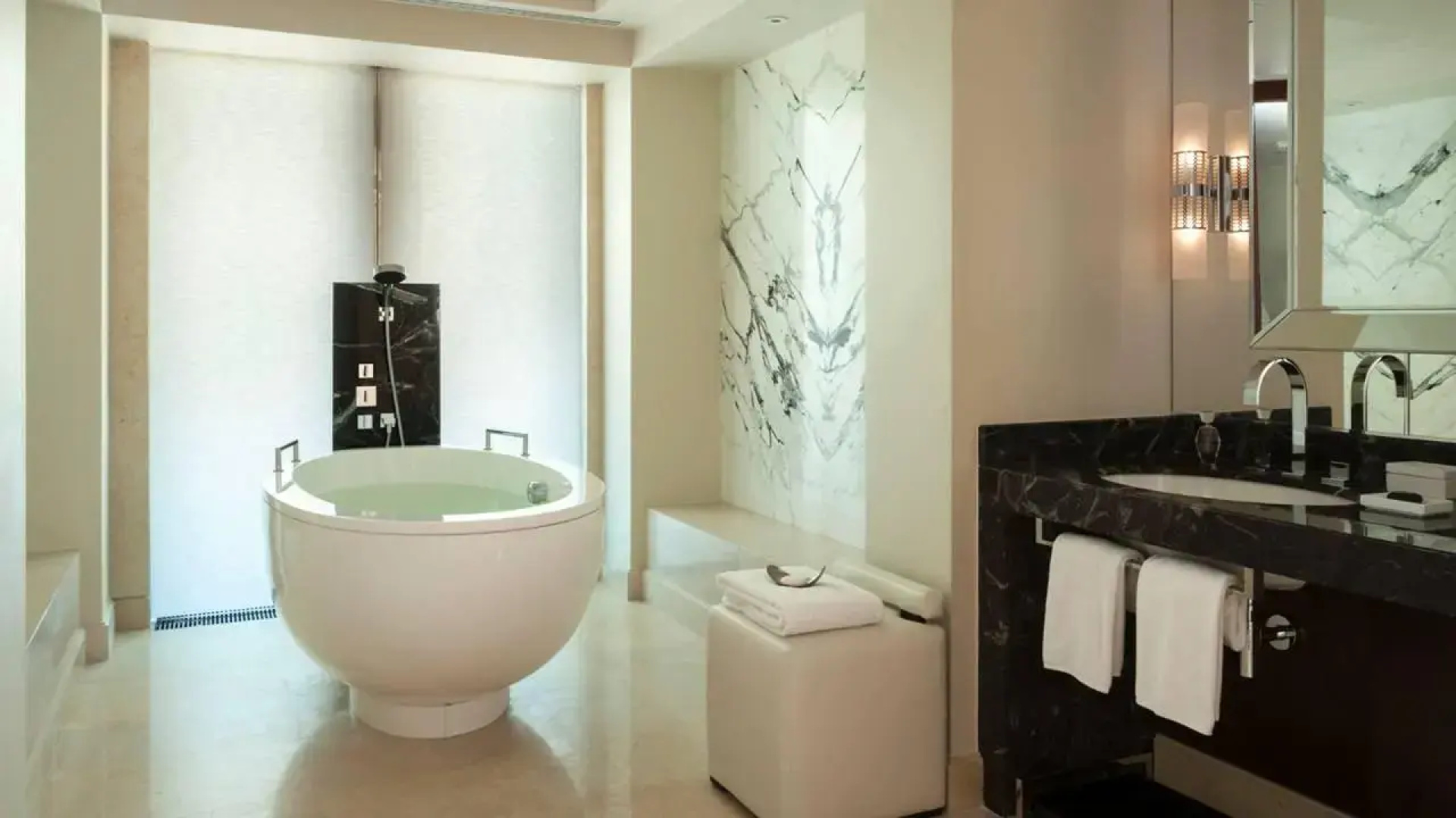 Гостиница Four Seasons Hotel Moscow