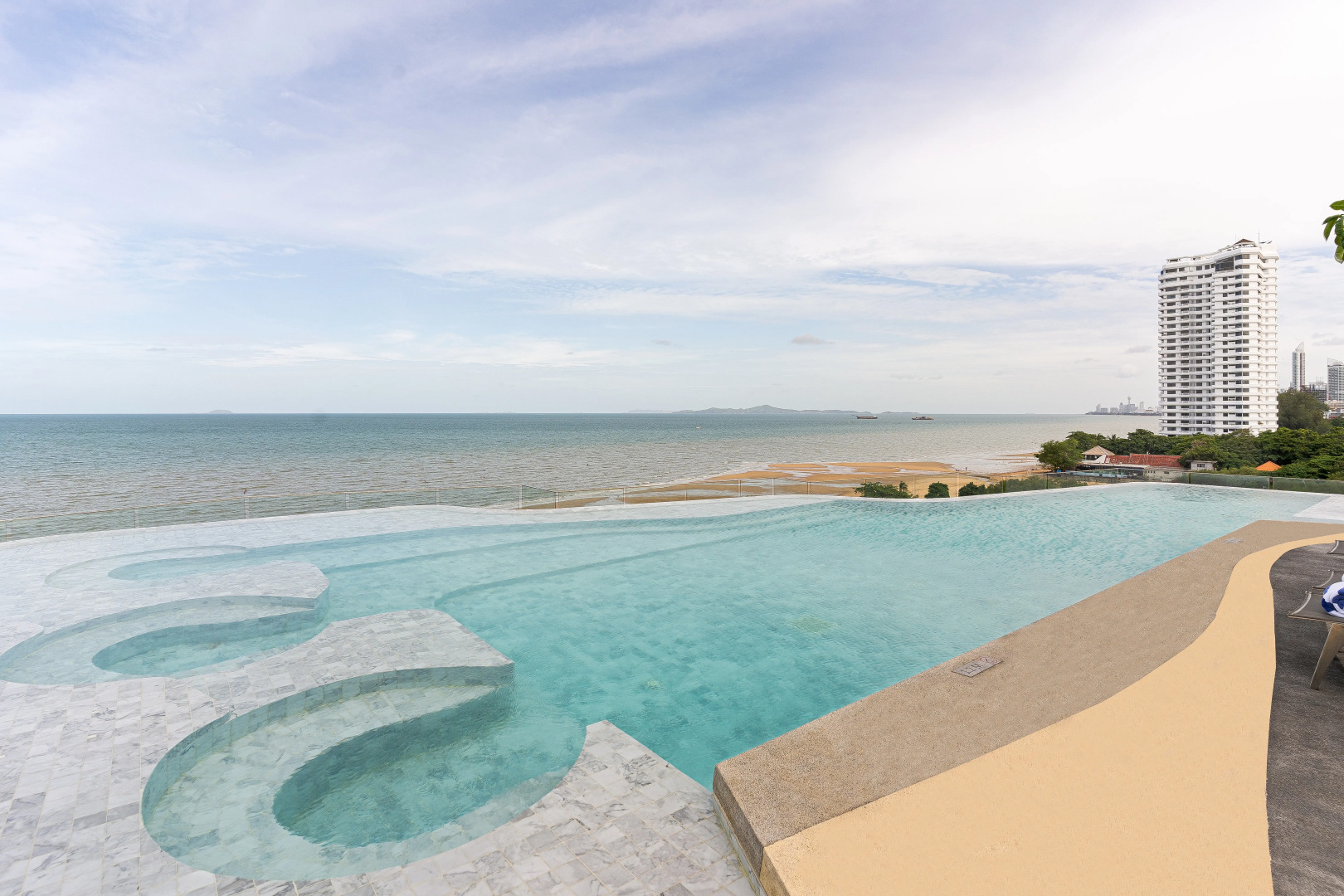 Отель Bayphere Hotel Pattaya