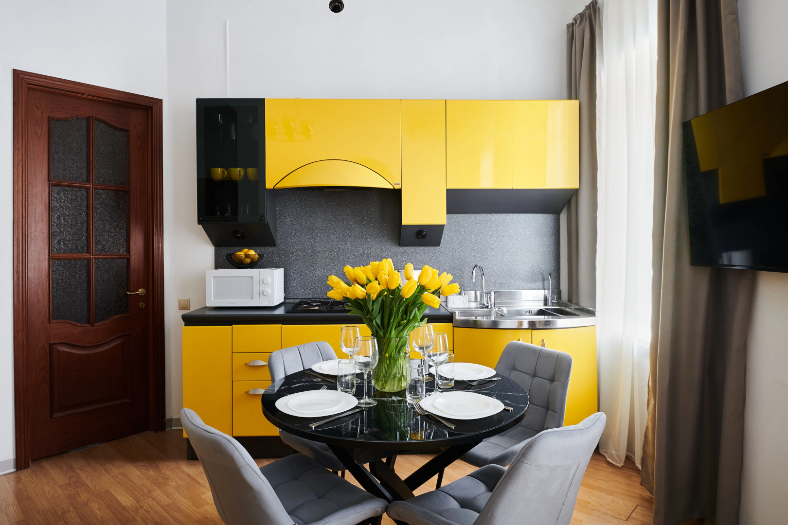 Квартира GM Apartments Яркая Трехкомнатная у Красной Площади
