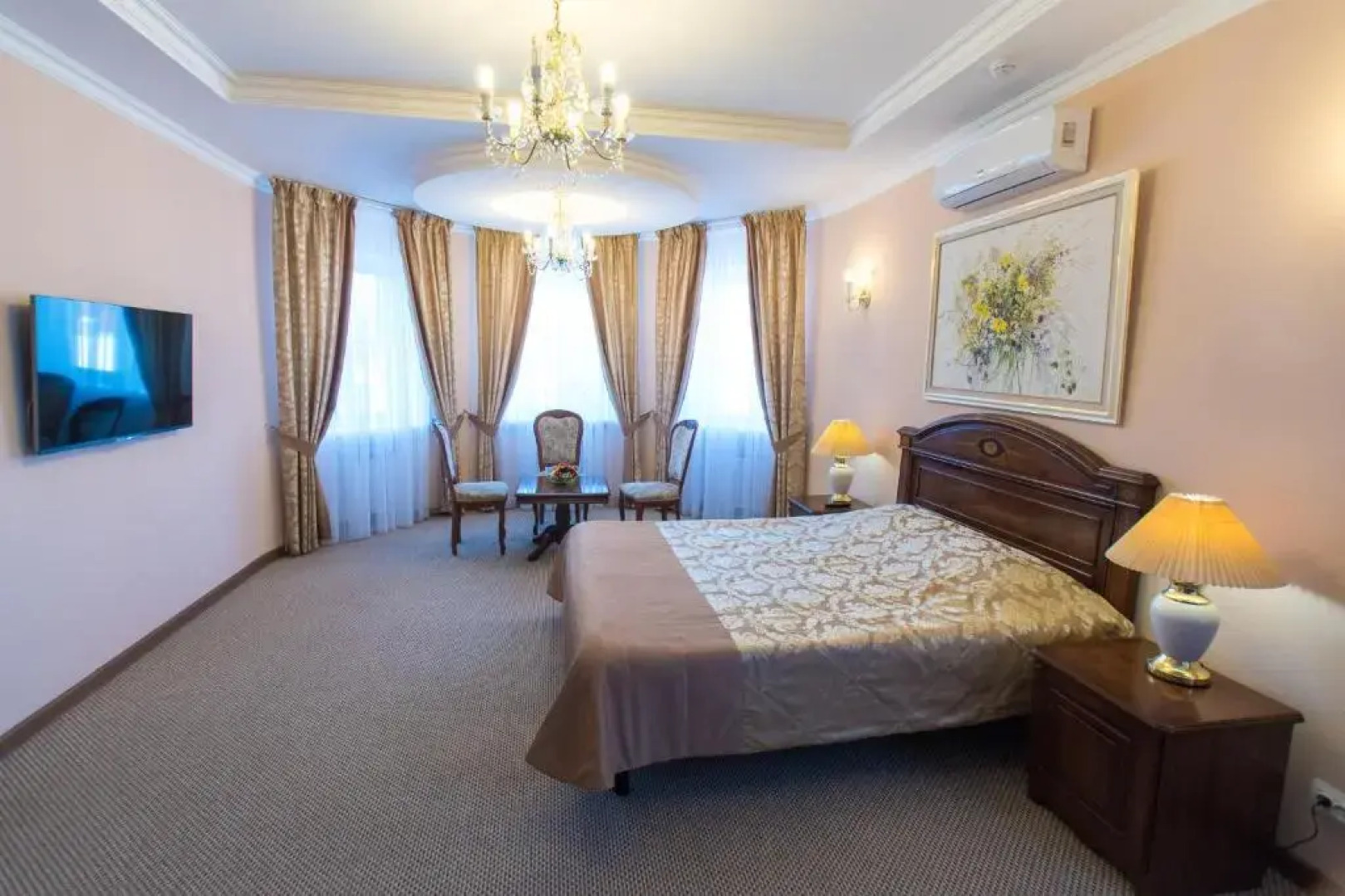 Отель Виноград