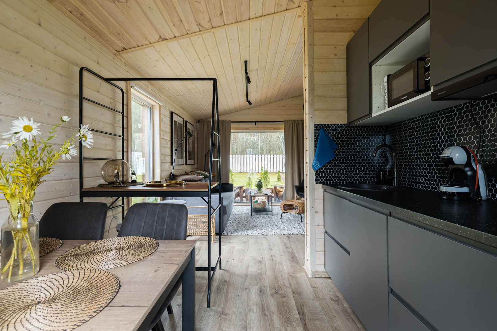 Частный дом у леса