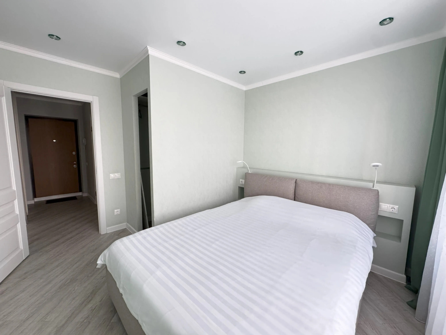 Апартаменты Четырехместная дизайнерская квартира в ЖК "Новин"