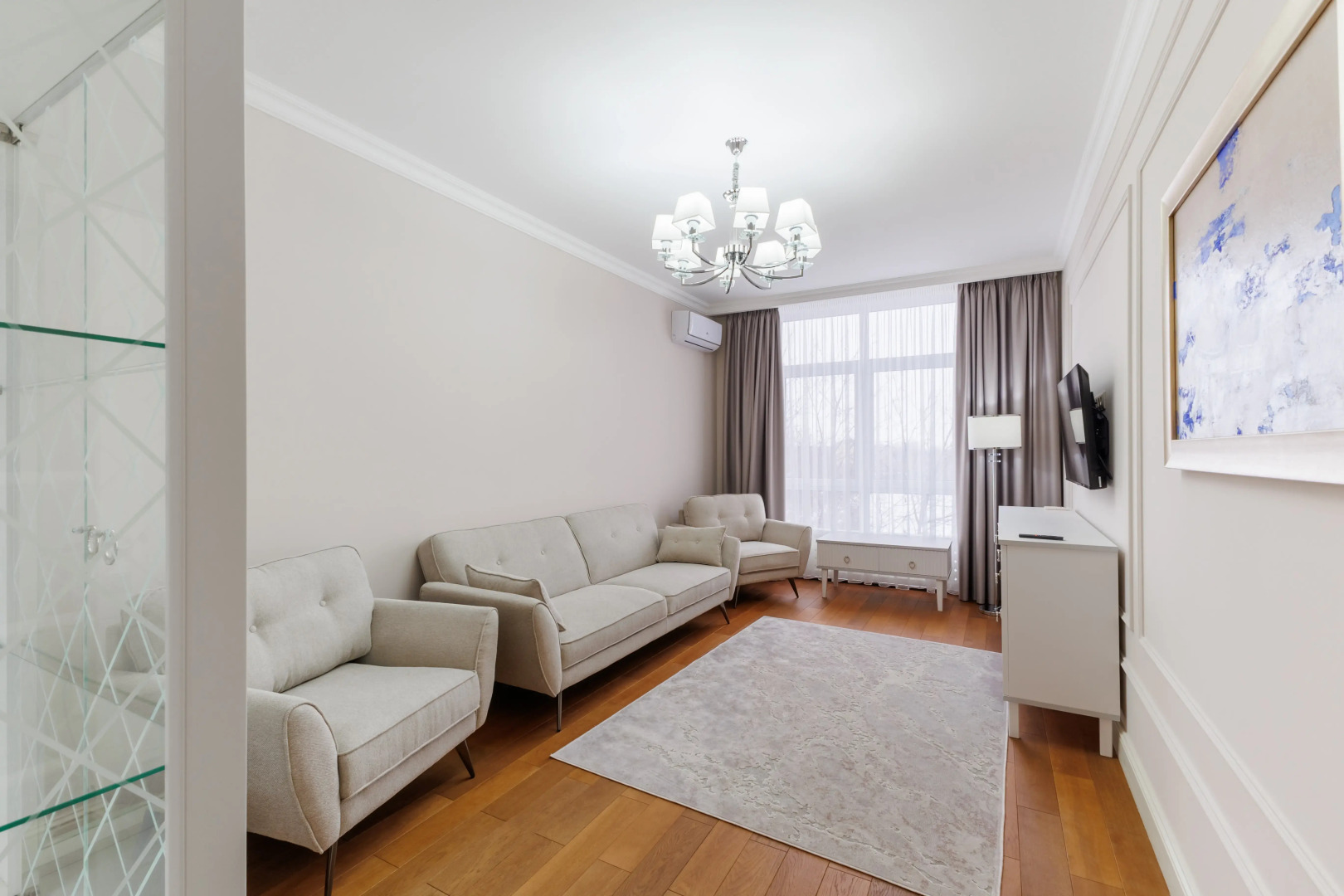 Апартаменты AURA с панорамными окнами и видом на горы