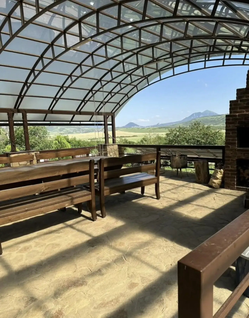 Частный дом Усадьба Сергея Пускепалиса у подножия горы Верблюд с полётами на рассвете