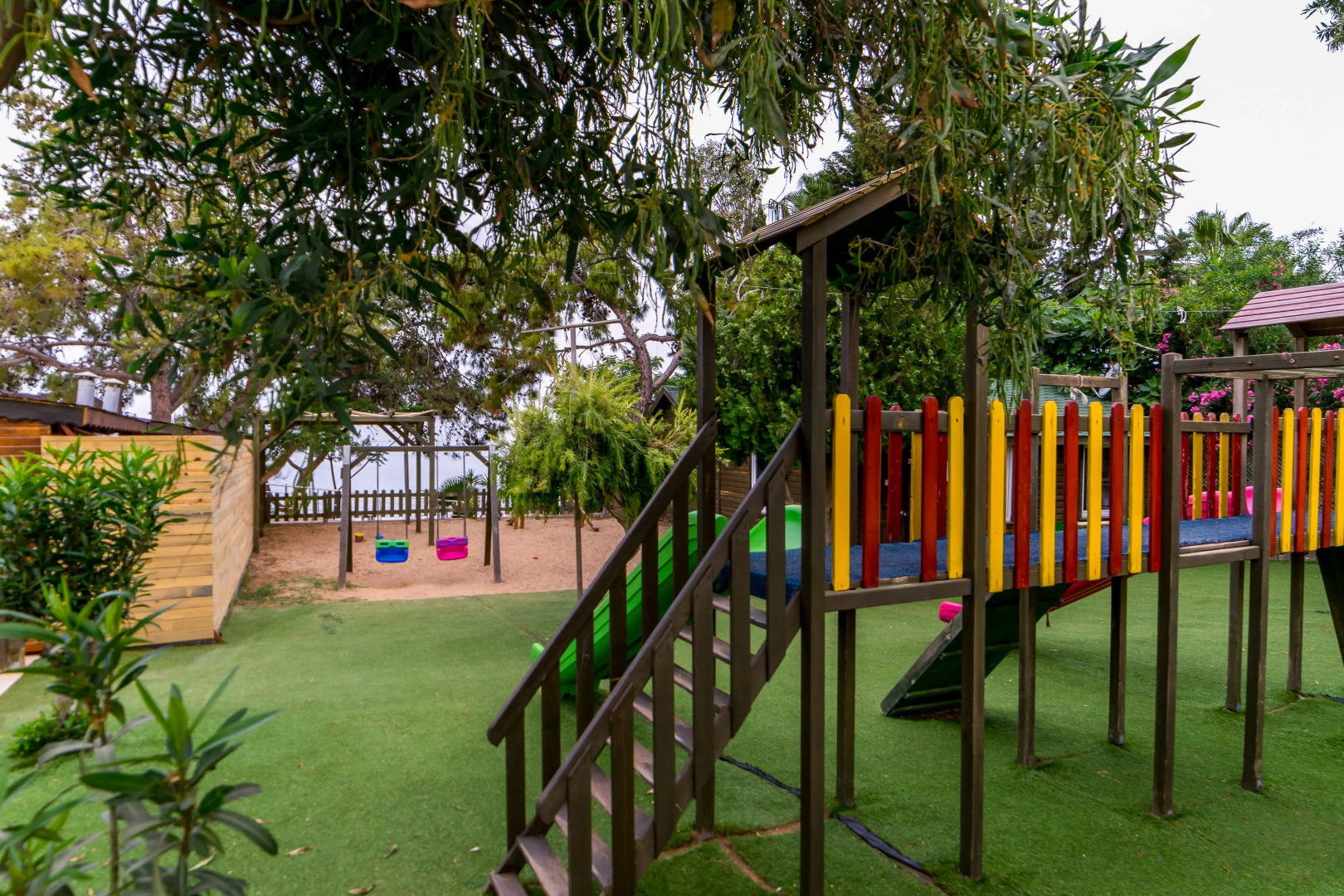 Armas Green Fugla Beach