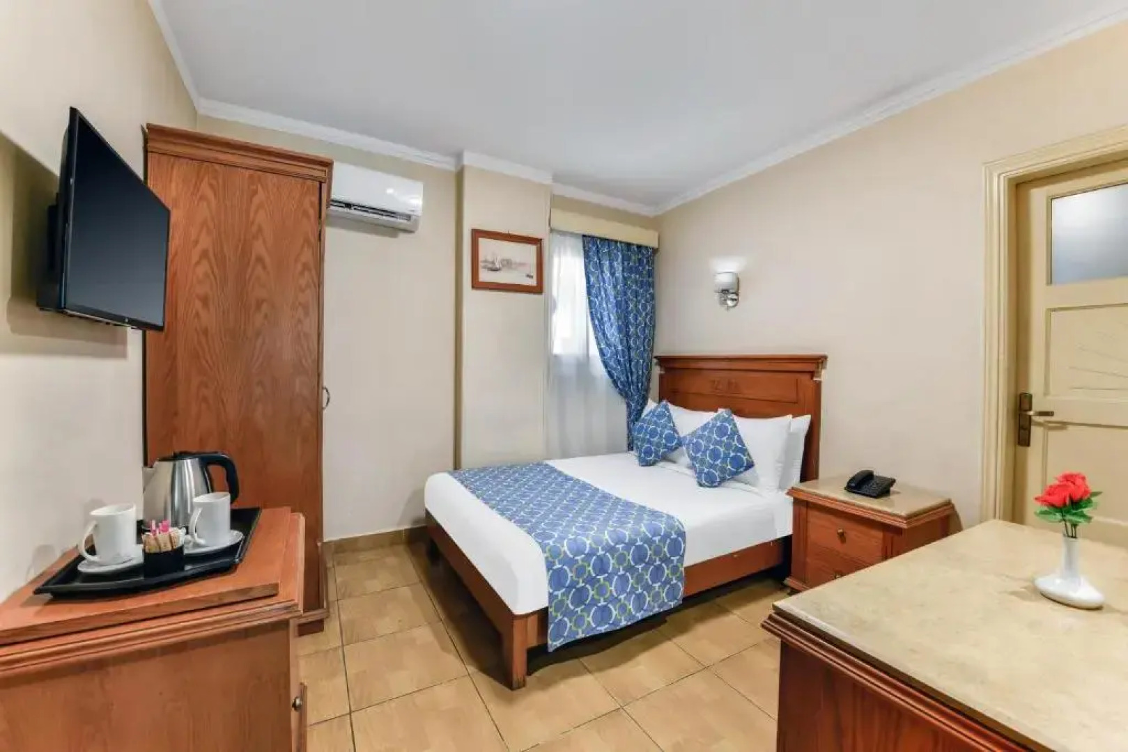 Отель Aura Inn Tiba Pyramids