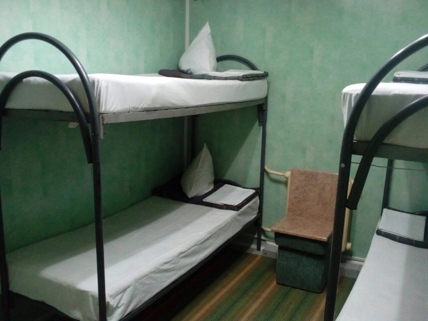 Gnezdo Mira Hostel