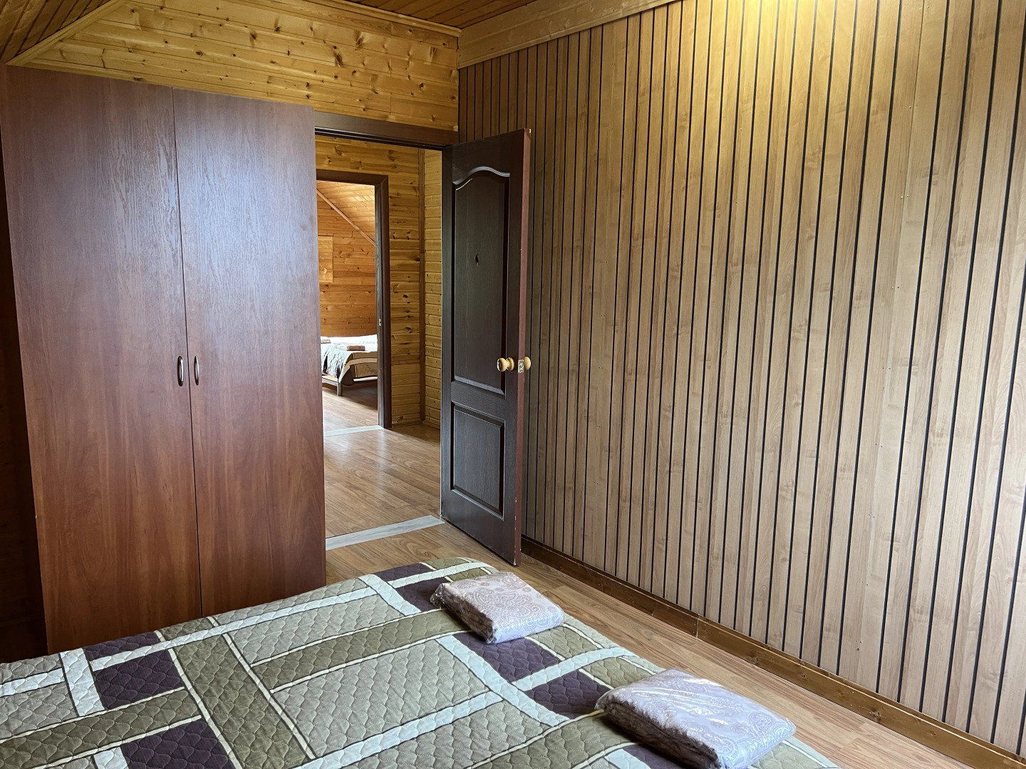 Частный дом у озера