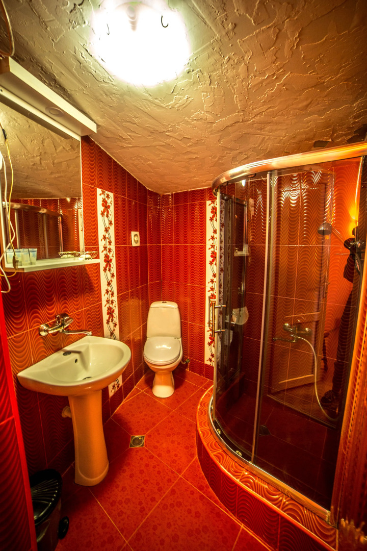 Отель Qeroli old town