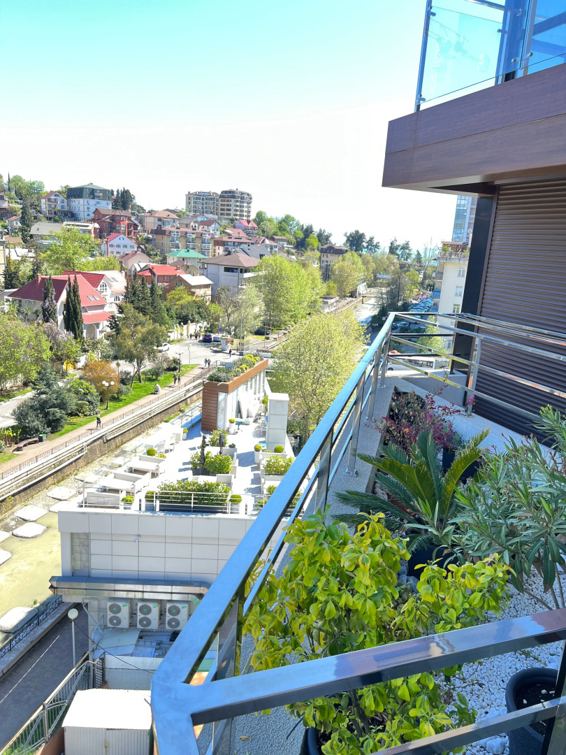 Квартира в  доме с бассейном рядом с морем