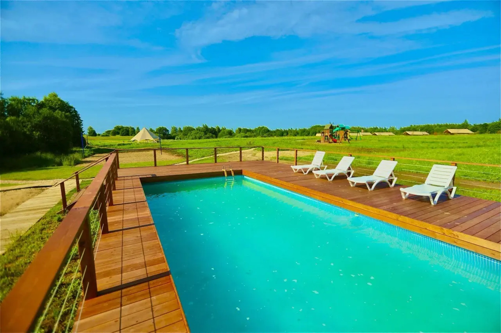 Глэмпинг Носороги