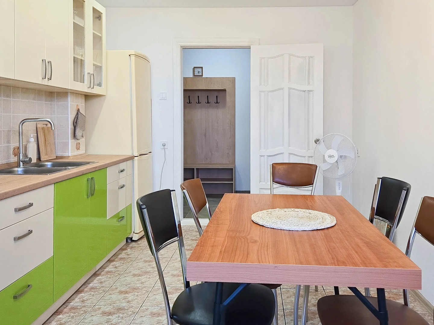 Апартаменты двухкомнатные в центре Сеть ЙоХоум