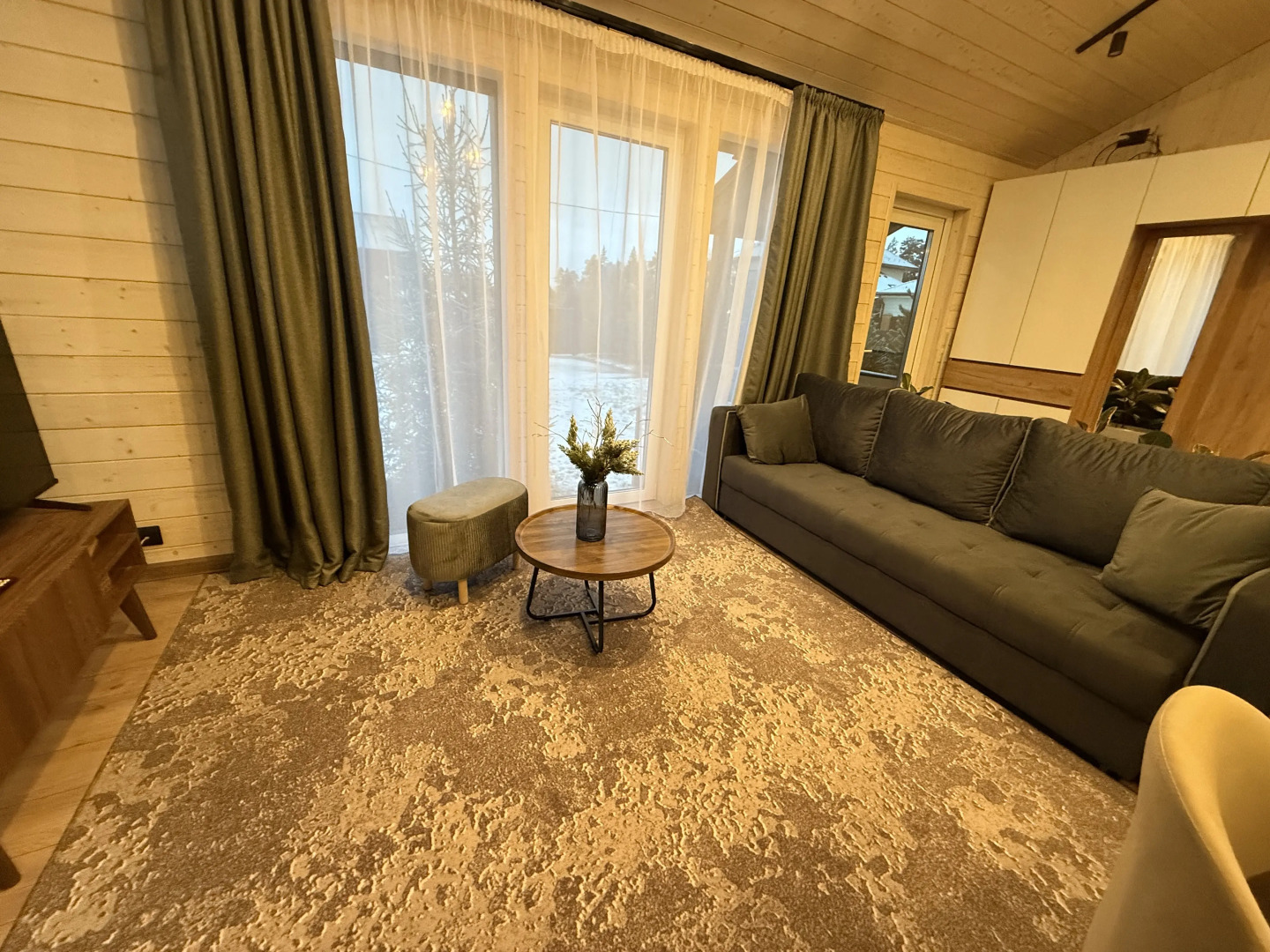 Частный дом Загородный с баней чаном и беседкой