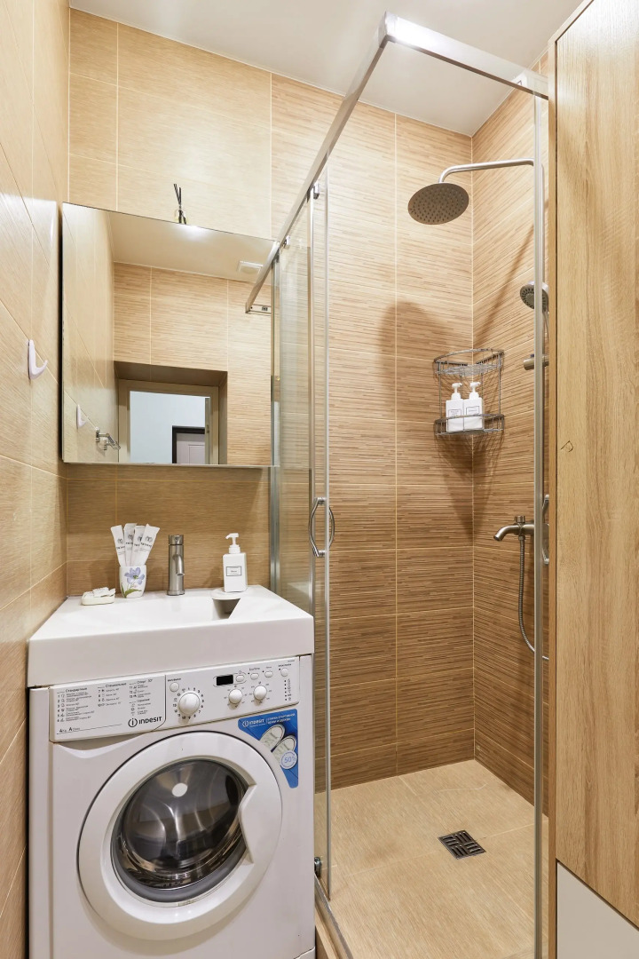 Квартира с изолированной спальней и балконом в 100 м от моря