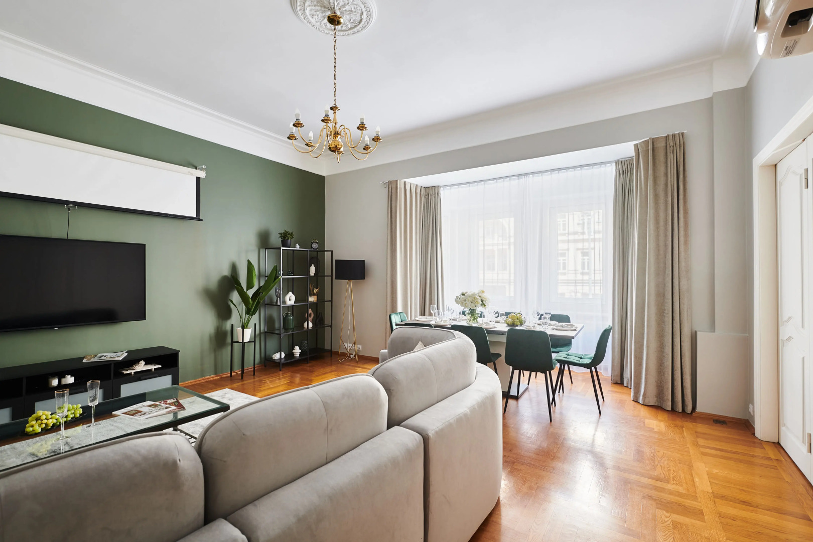 Квартира GM Apartments Шикарная Пятёрка с домашним кинотеатром