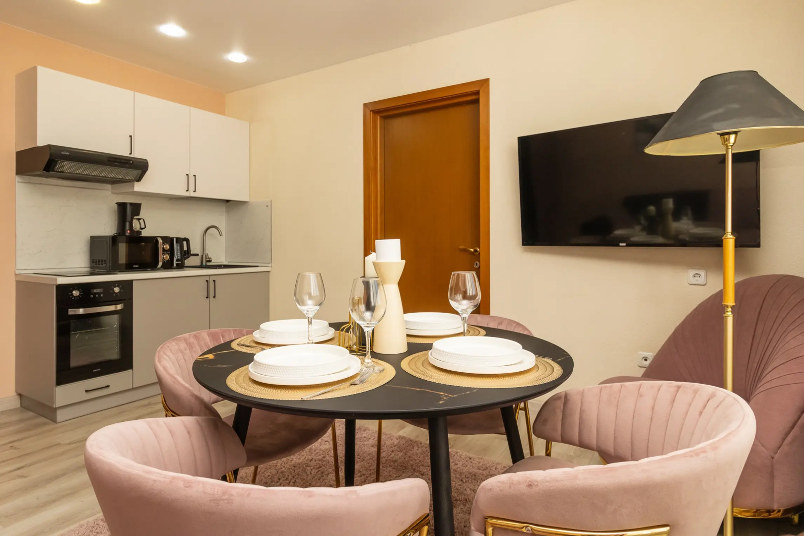 Апартаменты - номер Четыре в Апарт-комплексе Виктория